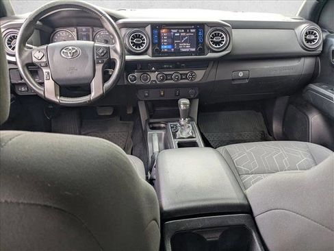 Used 2017 Toyota Tacoma TRD Off-Road image 15