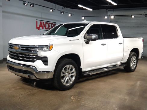 Used 2023 Chevrolet Silverado 1500 LTZ AWD/4WD image 3