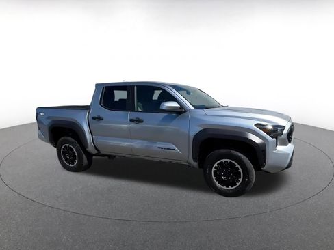Used 2025 Toyota Tacoma TRD Off-Road image 2