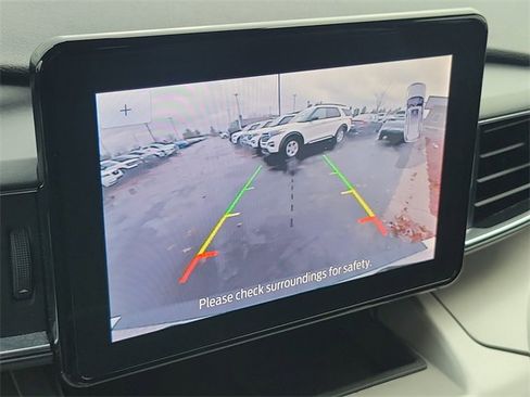 Used 2022 Ford Explorer XLT w/ Equipment Group 202A image 22