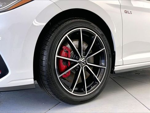 Used 2025 Volkswagen Jetta GLI Autobahn image 9
