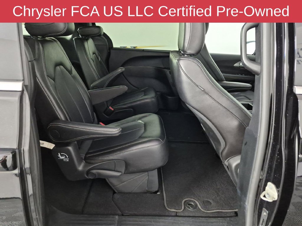 Used 2026 Chrysler Pacifica Select FWD image 32