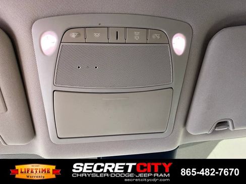 Used 2020 Nissan Rogue SV w/ Premium Package AWD/4WD image 19