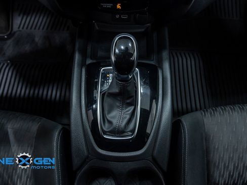 Used 2020 Nissan Rogue SV image 20