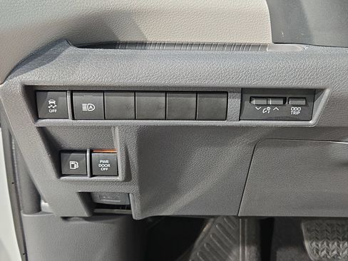 Used 2022 Toyota Sienna Limited FWD image 26