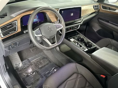 Used 2026 Volkswagen Atlas SE FWD image 13