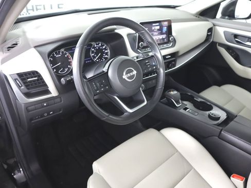 Used 2023 Nissan Rogue SV w/ SV Premium B Package image 9