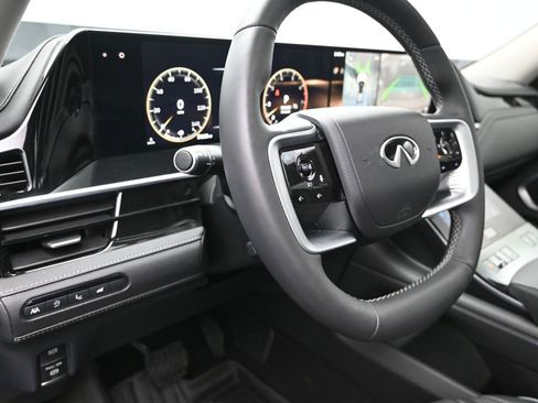 Used 2025 INFINITI QX80 Luxe RWD image 12