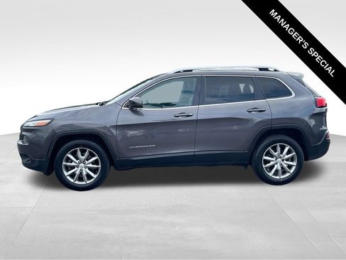 Used 2018 Jeep Cherokee Limited AWD/4WD image 4