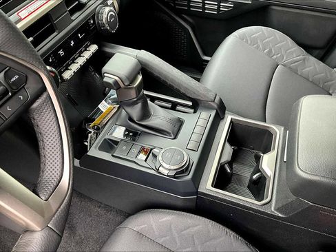 Used 2025 Toyota Tacoma SR5 image 7