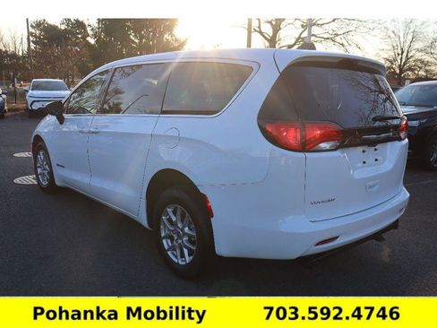 Used 2024 Chrysler Voyager LX image 7