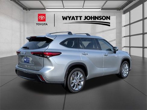 Used 2020 Toyota Highlander Limited image 5