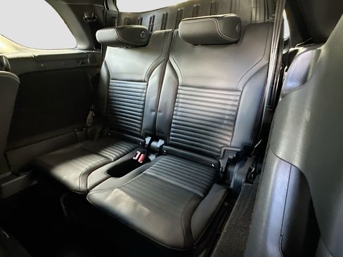 Used 2024 Land Rover Discovery Dynamic SE image 29
