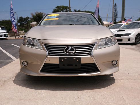 Used 2014 Lexus ES 350 w/ Luxury Package FWD image 2
