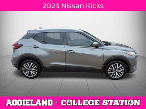 Used 2023 Nissan Kicks SV FWD image 2