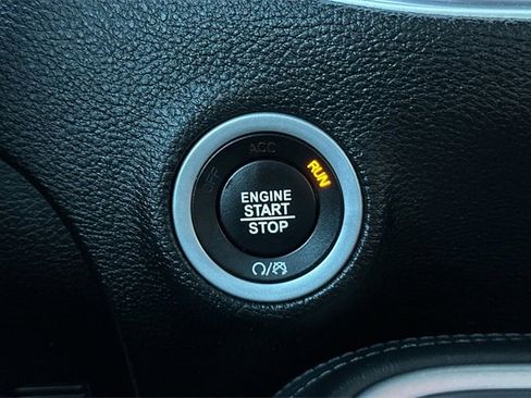 Used 2019 Dodge Challenger SXT image 23