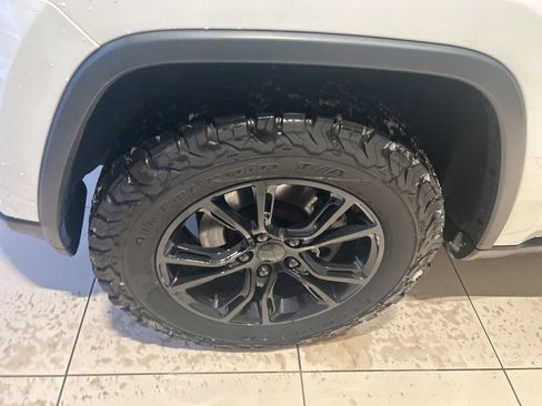 Used 2020 Jeep Grand Cherokee Limited image 17