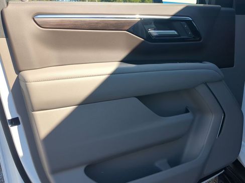 New 2026 Chevrolet Suburban LS image 19