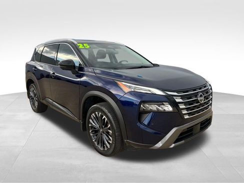 Used 2025 Nissan Rogue SL w/ Tech Package AWD/4WD image 12