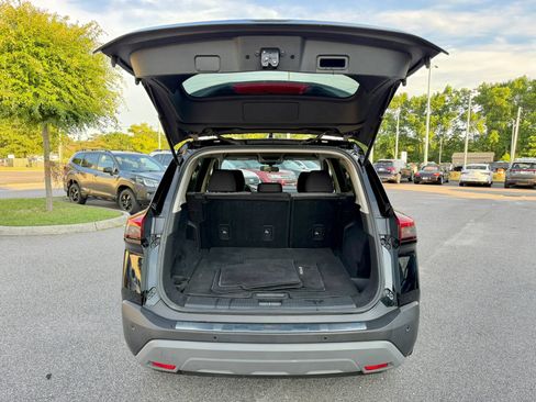 Used 2023 Nissan Rogue SV FWD image 12