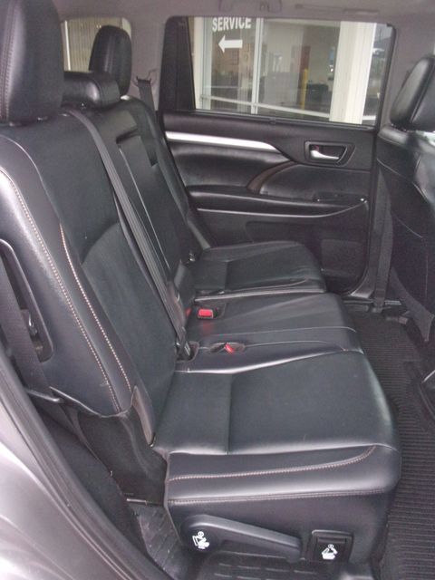 Used 2019 Toyota Highlander XLE AWD/4WD image 33