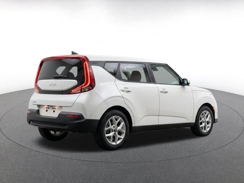 Used 2025 Kia Soul LX w/ LX Technology Package FWD image 9