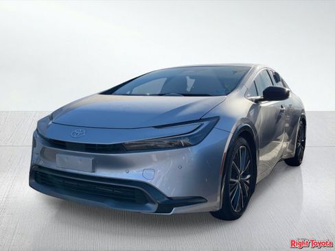 Used 2024 Toyota Prius XLE image 2