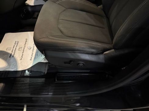 Used 2018 Chrysler Pacifica Touring Plus w/ S Appearance Package FWD image 11