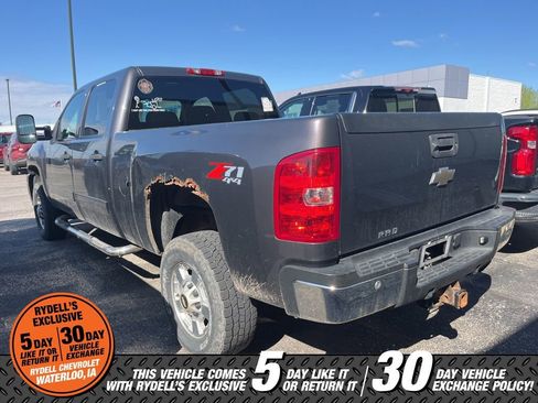 Used 2011 Chevrolet Silverado 2500 LT w/ Interior Plus Package AWD/4WD image 4