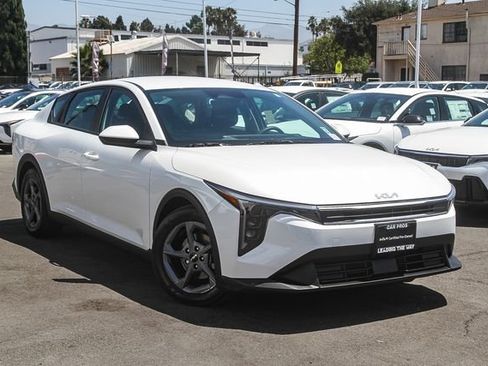 Certified 2025 Kia K4 FWD image 2