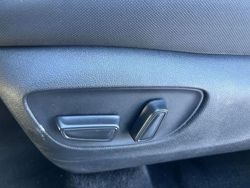 Used 2025 Toyota Highlander LE image 24