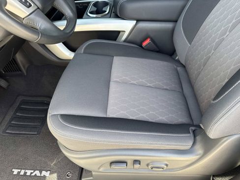 Used 2024 Nissan Titan SV w/ SV Convenience Package RWD image 19