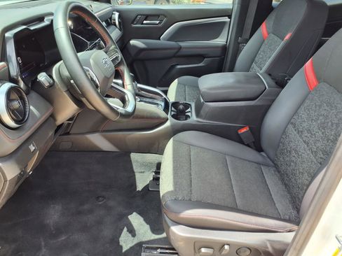 Used 2025 Chevrolet Colorado Z71 AWD/4WD image 13