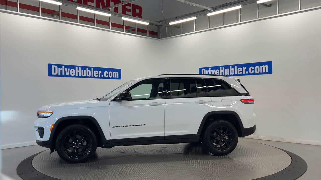 Used 2024 Jeep Grand Cherokee Altitude AWD/4WD image 7