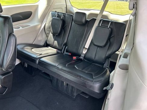 Used 2024 Chrysler Pacifica Touring-L FWD image 44
