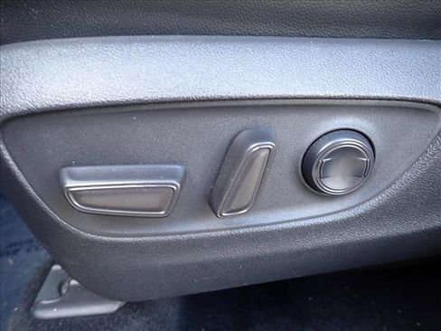 Used 2021 Toyota Highlander XLE AWD/4WD image 15