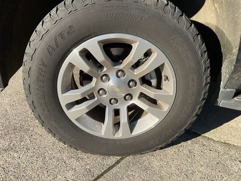 Used 2019 Chevrolet Suburban LT image 10