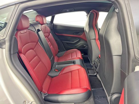 Used 2023 Porsche Taycan 4S w/ Premium Package image 39