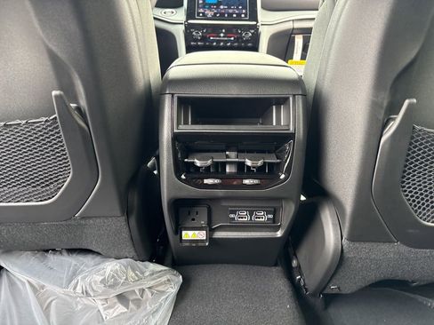 New 2025 Jeep Grand Cherokee Laredo X w/ Luxury Tech Group I image 11