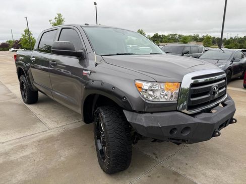 Used 2013 Toyota Tundra 4x4 CrewMax w/ SR5 Pkg image 3
