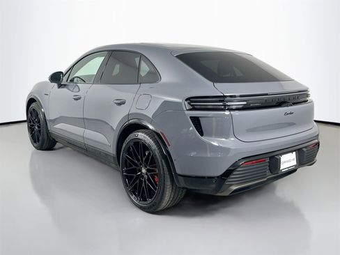 Certified 2025 Porsche Macan Turbo Electric image 3