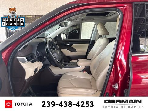 Used 2022 Toyota Highlander XLE AWD/4WD image 18