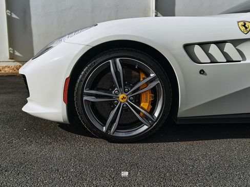 Used 2018 Ferrari GTC4Lusso image 3
