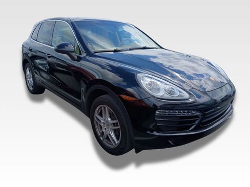Used 2014 Porsche Cayenne AWD/4WD image 2