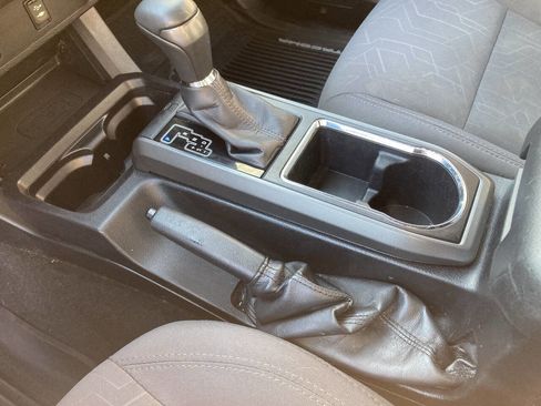 Used 2017 Toyota Tacoma TRD Off-Road image 29