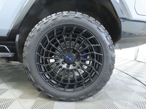 Used 2024 GMC Hummer EV 3X w/ LPO, Illumination Package image 31