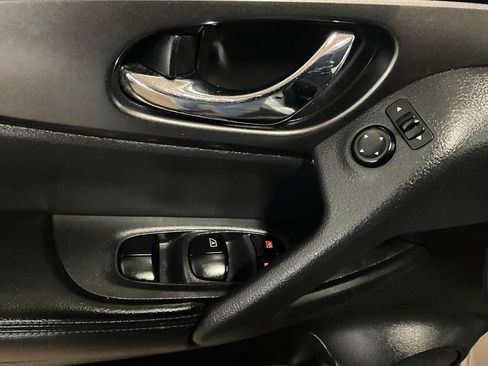 Used 2016 Nissan Rogue SV AWD/4WD image 28