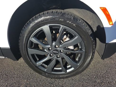 Used 2023 Chevrolet Equinox RS w/ RS Leather Package image 9