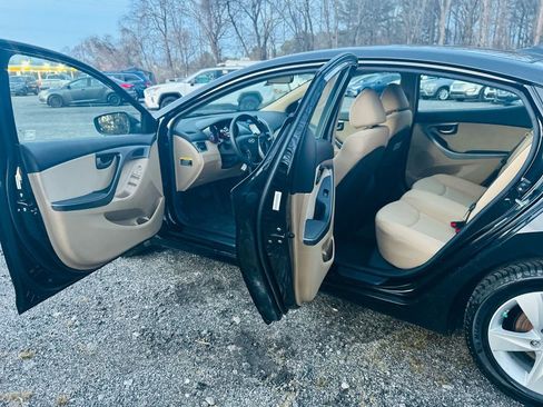 Used 2013 Hyundai Elantra GLS w/ Preferred Pkg image 12