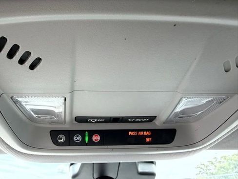 Used 2018 Chevrolet Volt LT w/ Comfort Package FWD image 19